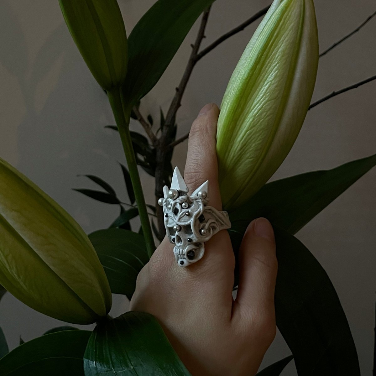 CROWN SKULL RING - Macabre Gadgets Store