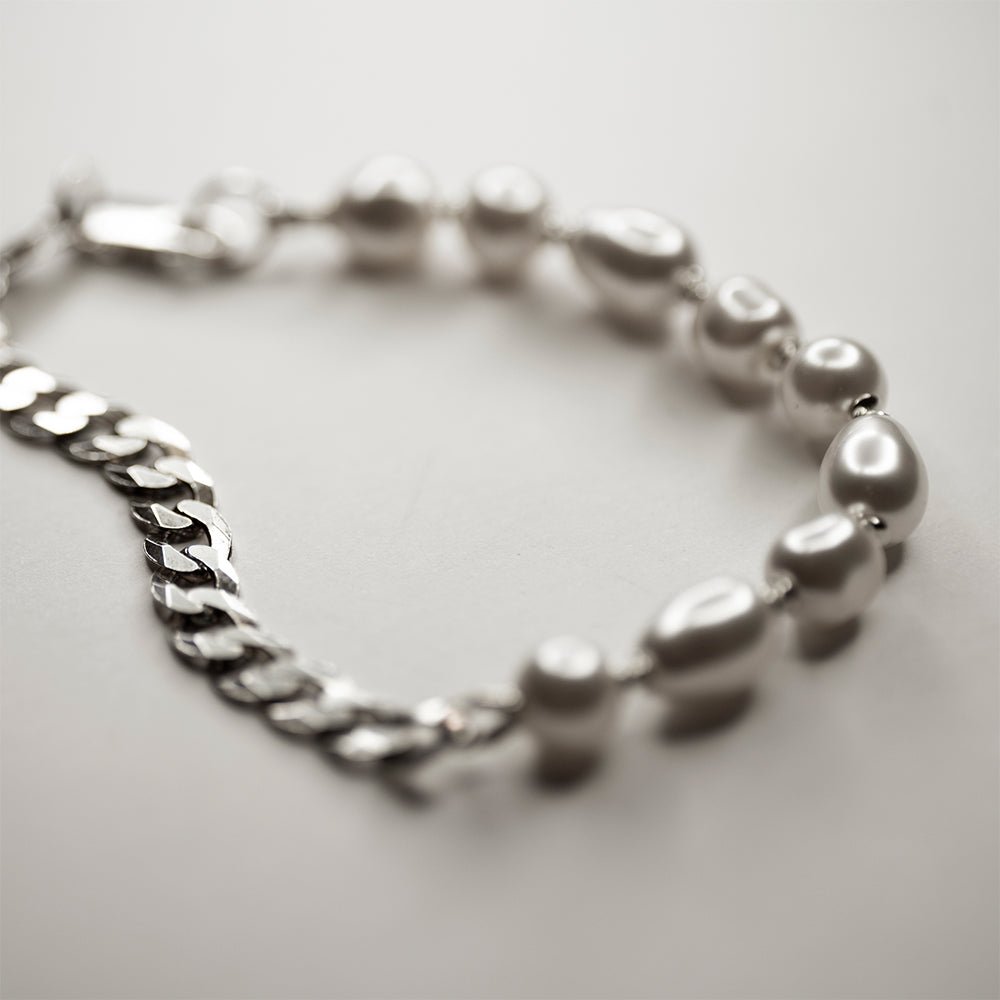 Double bracelet - close up of chain and pearls