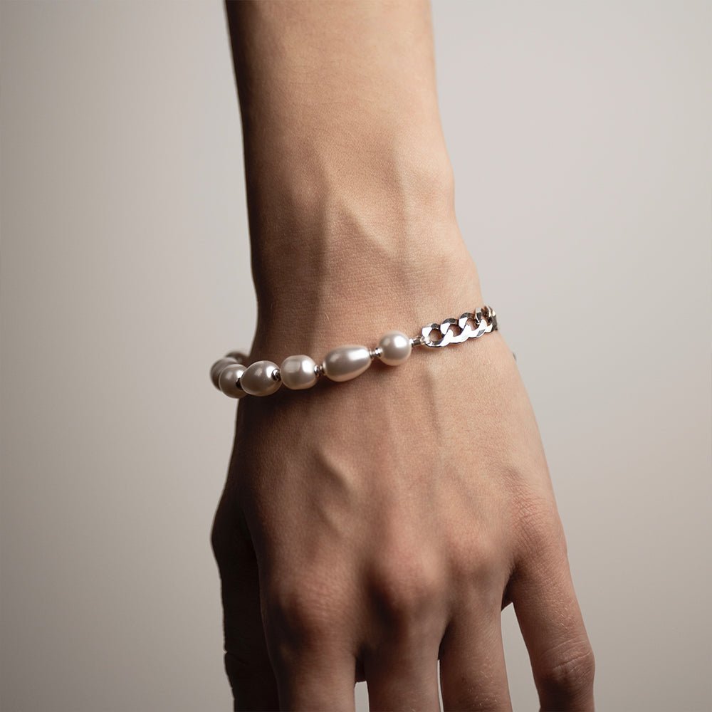 Double bracelet displayed on a model's wrist, both chain part and pearl part are visible