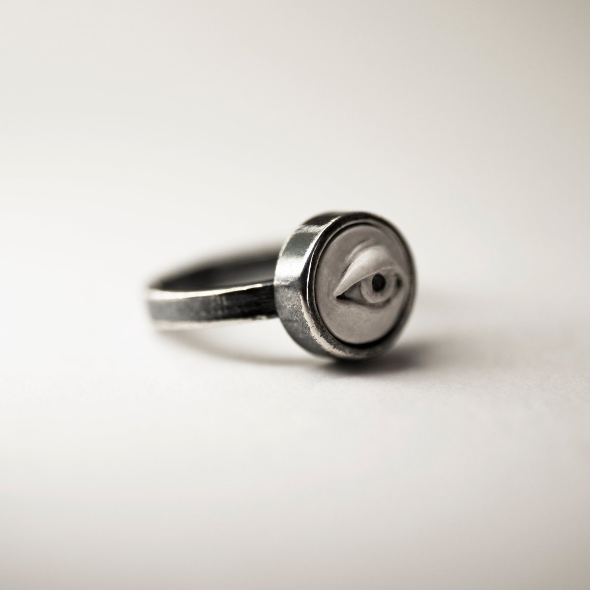 EYE RING - Macabre Gadgets Store