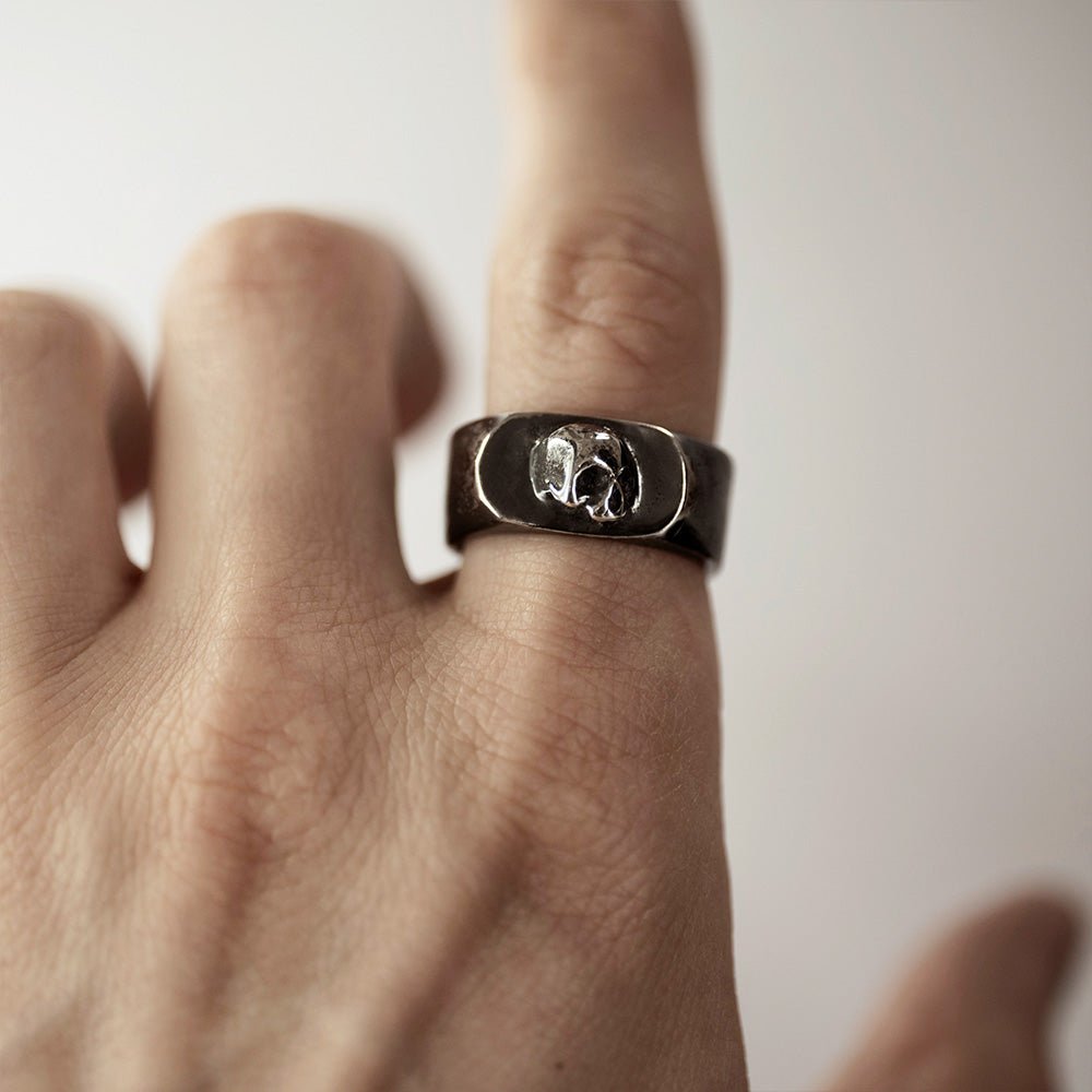 Flow Skull ring - Macabre Gadgets Gothic Jewelry - Silver Skull ring