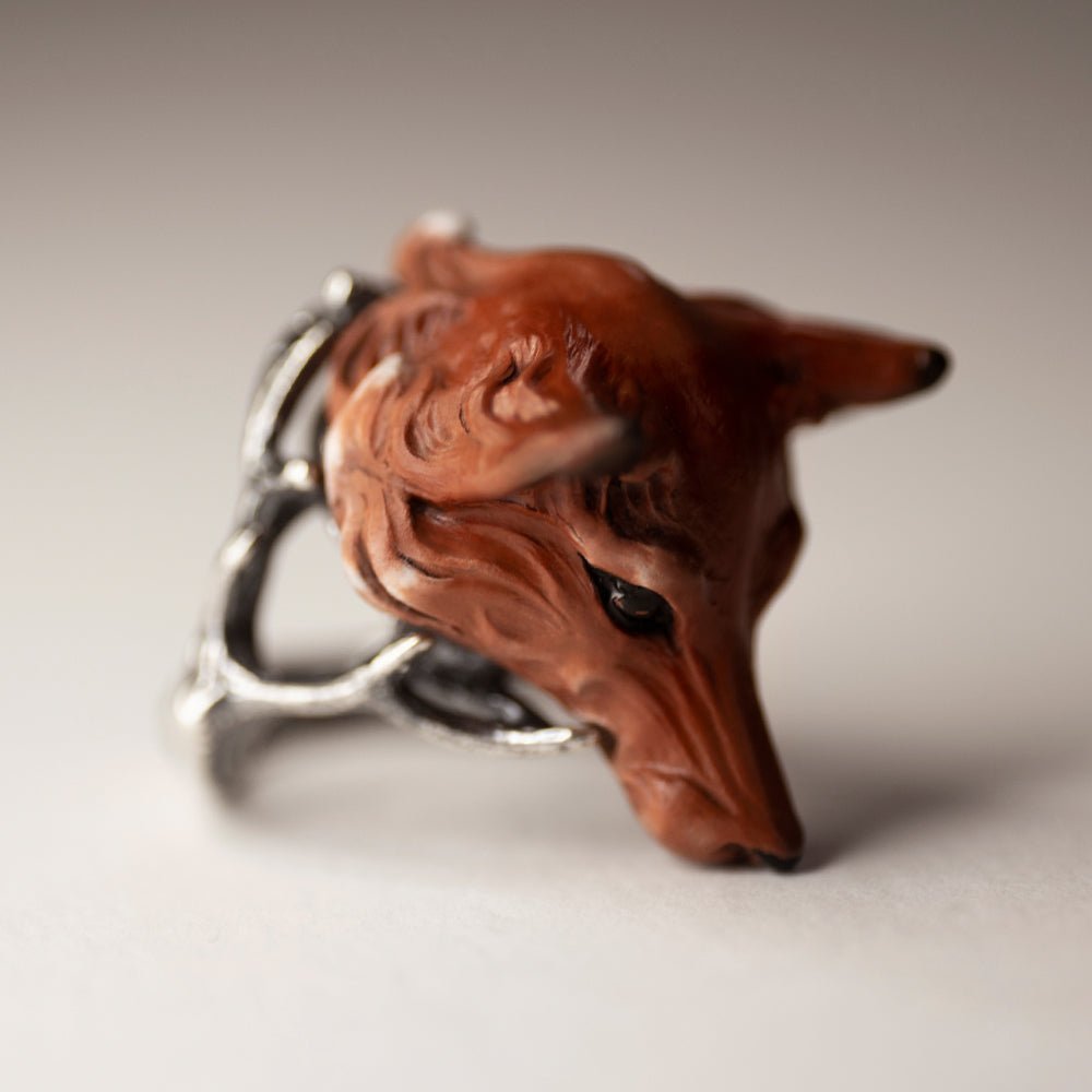 Fox ring - orange variant - focus on fox's sculpted fur, black glossy eye and overall outlines with recognizable pointy ears and nose