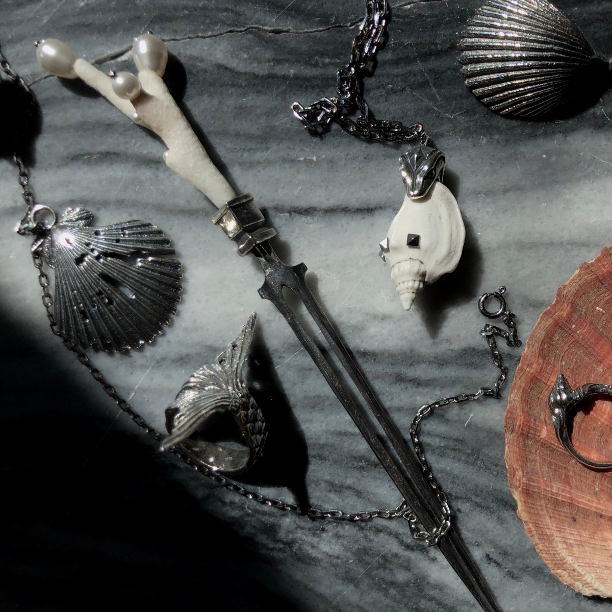 IRRADIAN SHELL PENDANT - Macabre Gadgets Store