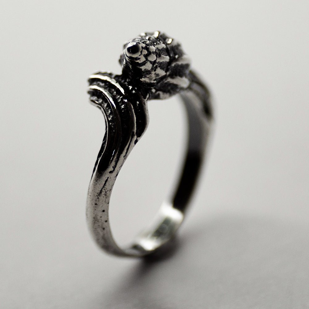 LATIRUS SHELL RING - Macabre Gadgets Store