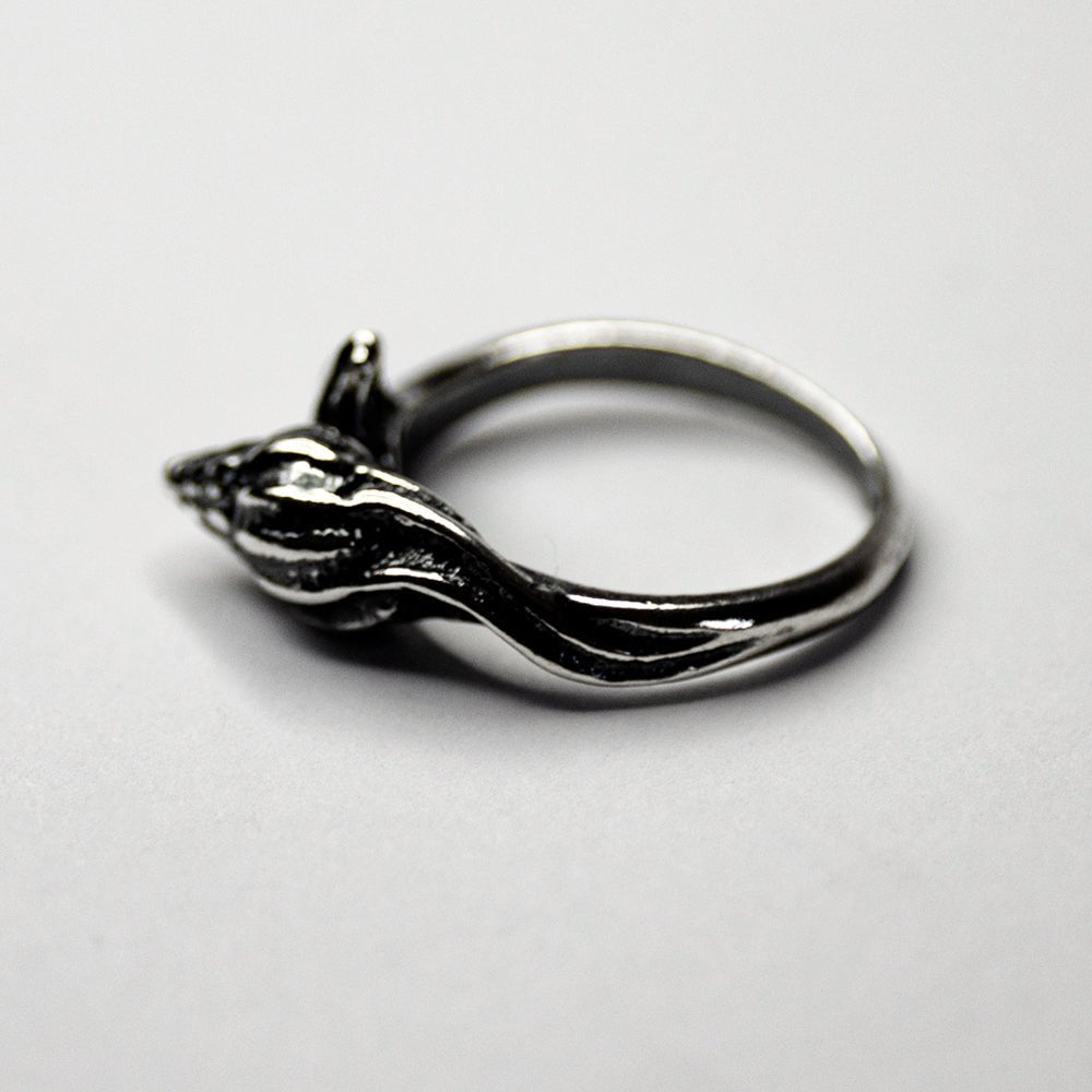 LATIRUS SHELL RING - Macabre Gadgets Store