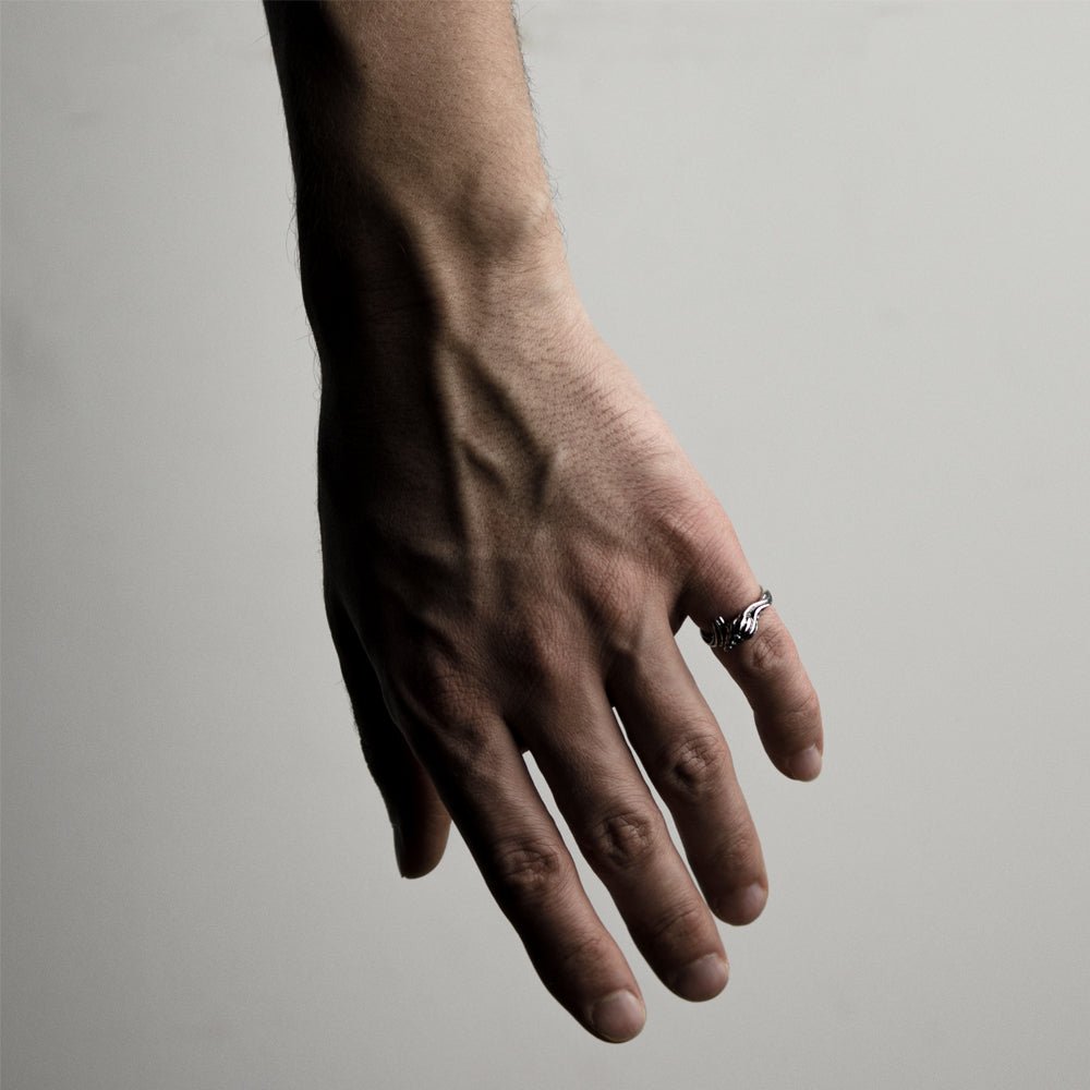 LATIRUS SHELL RING - Macabre Gadgets Store