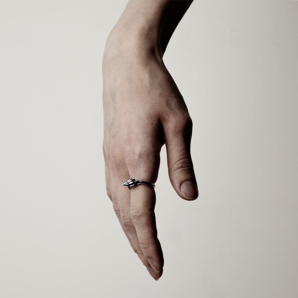 LATIRUS SHELL RING - Macabre Gadgets Store