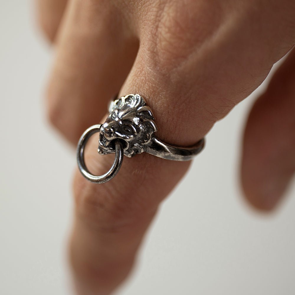 LION RING - Macabre Gadgets Store