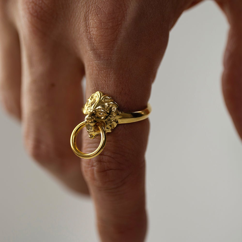 Aged Gold Finish Lion Head Ring | GUCCI® US