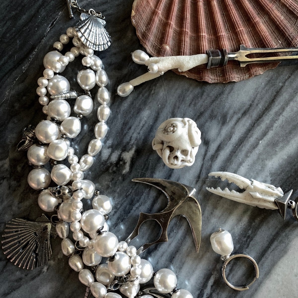 MANTA RAY HAIR COMB - Macabre Gadgets Store