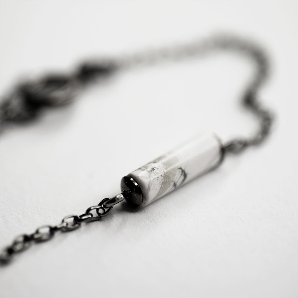 Marble Bracelet - silver variant - close up of the howlite bead