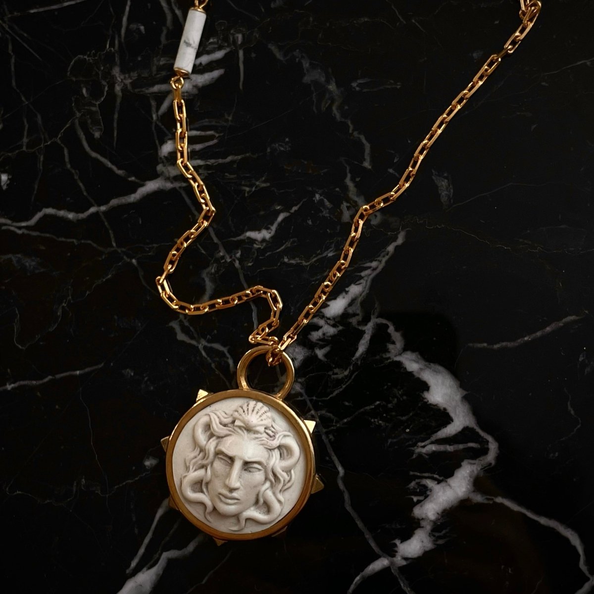 MEDUSA SHIELD PENDANT - Macabre Gadgets Store