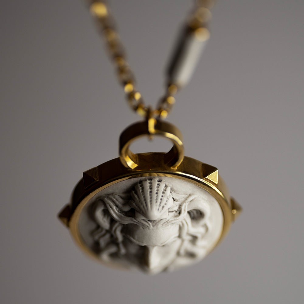 MEDUSA SHIELD PENDANT - Macabre Gadgets Store