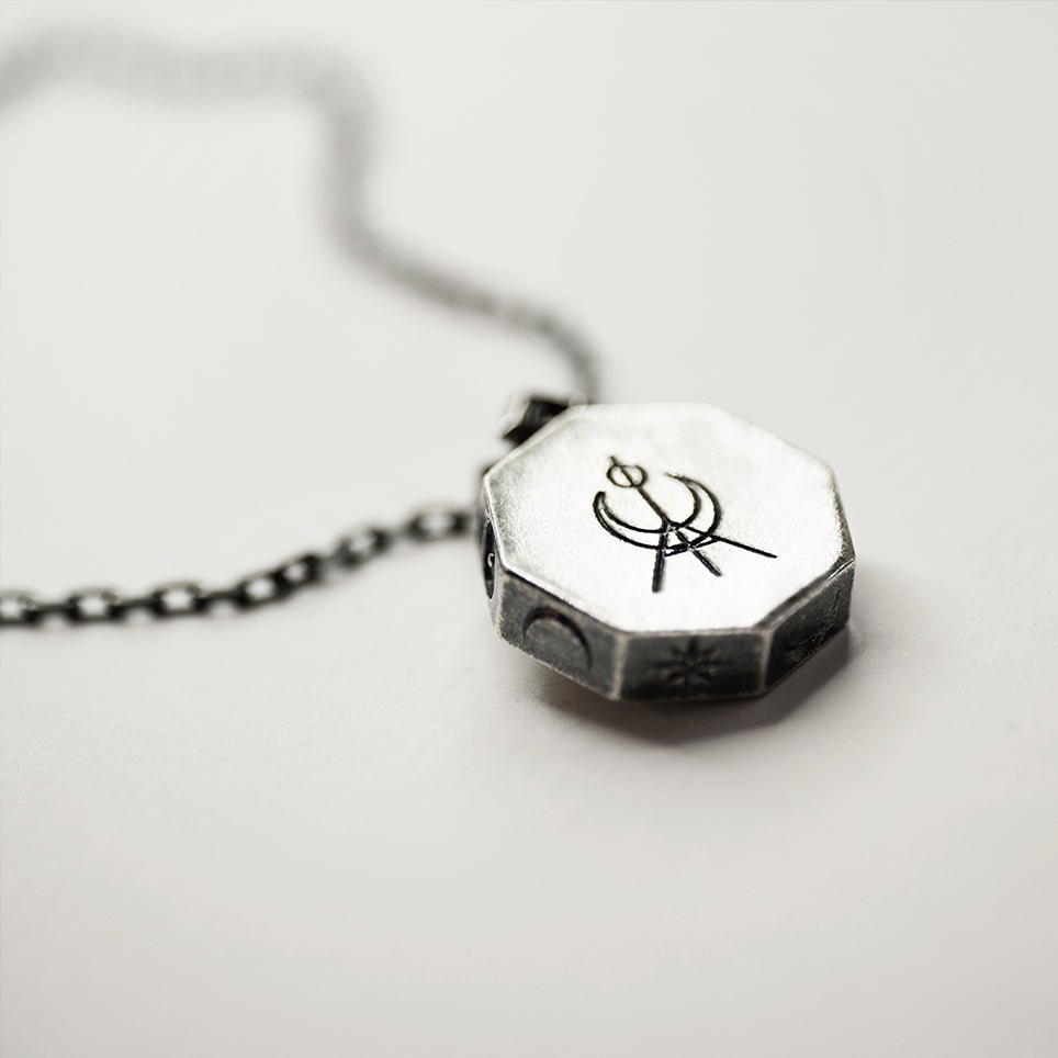 ORACLE PENDANT - Macabre Gadgets Store