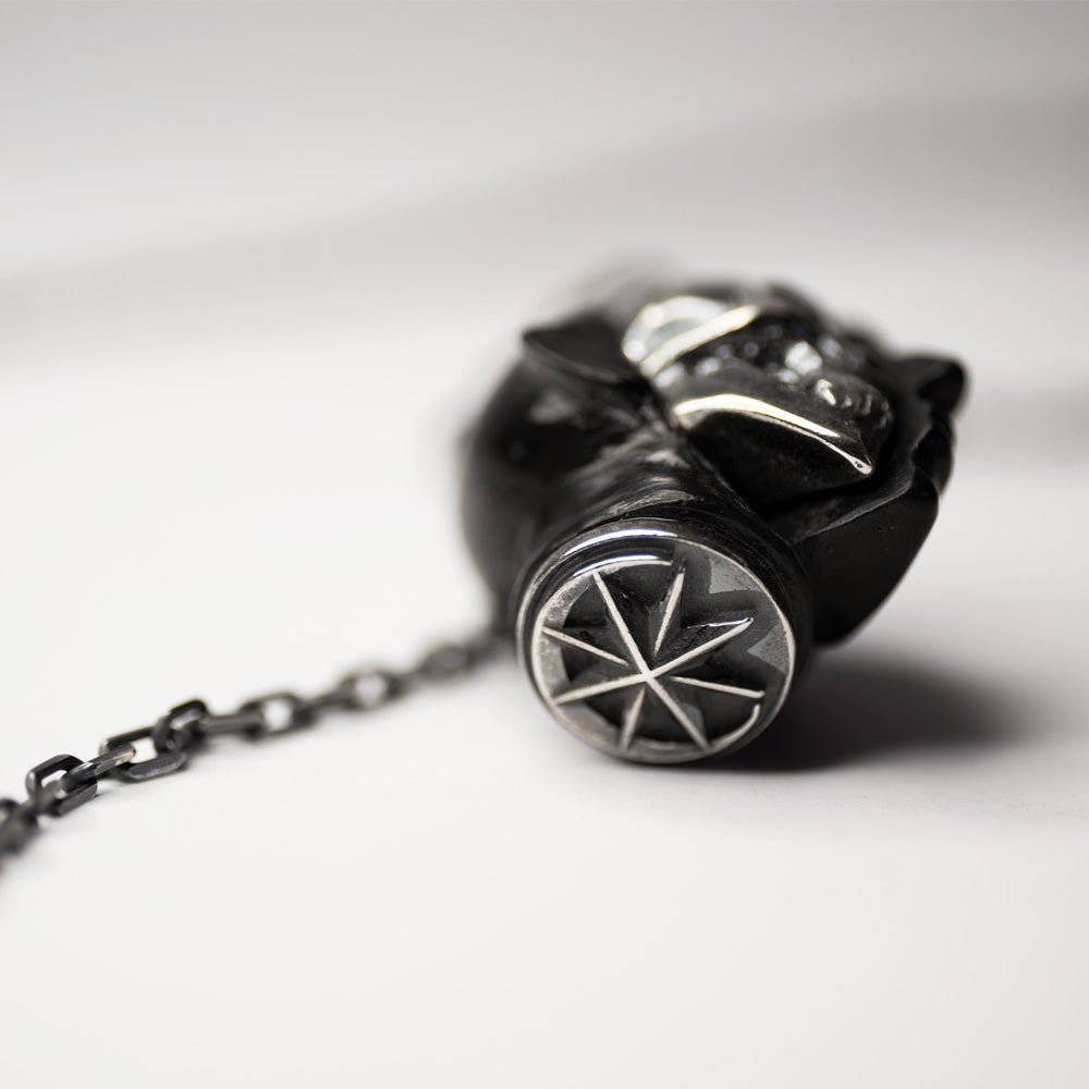 ORACLE SKULL PENDANT - BLACK - Macabre Gadgets Store