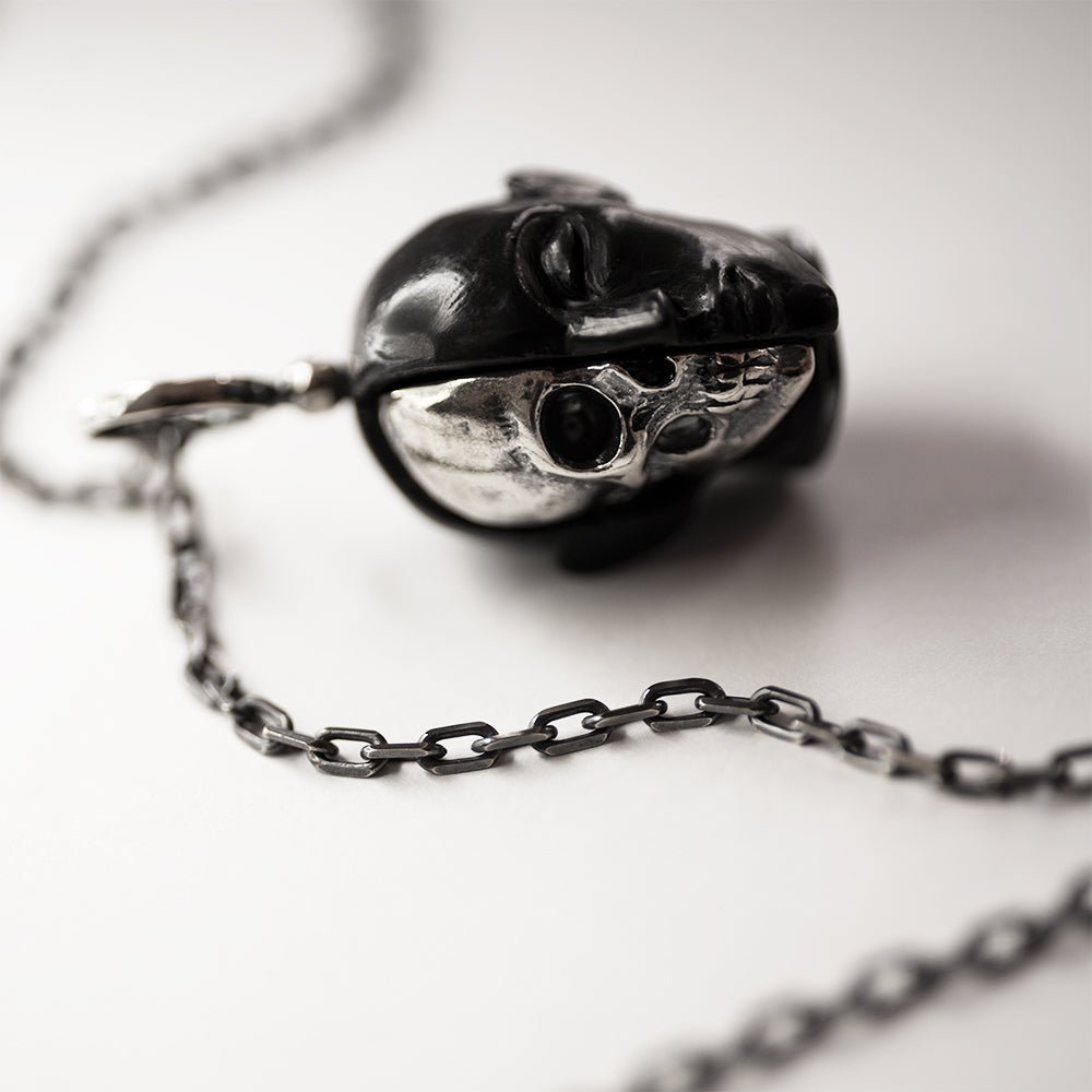 ORACLE SKULL PENDANT - BLACK - Macabre Gadgets Store