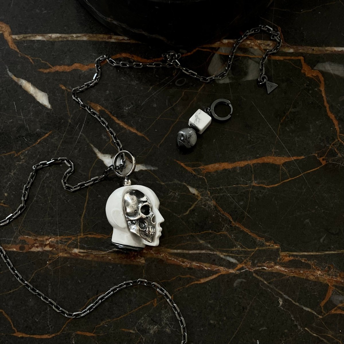 ORACLE SKULL PENDANT - WHITE - Macabre Gadgets Store