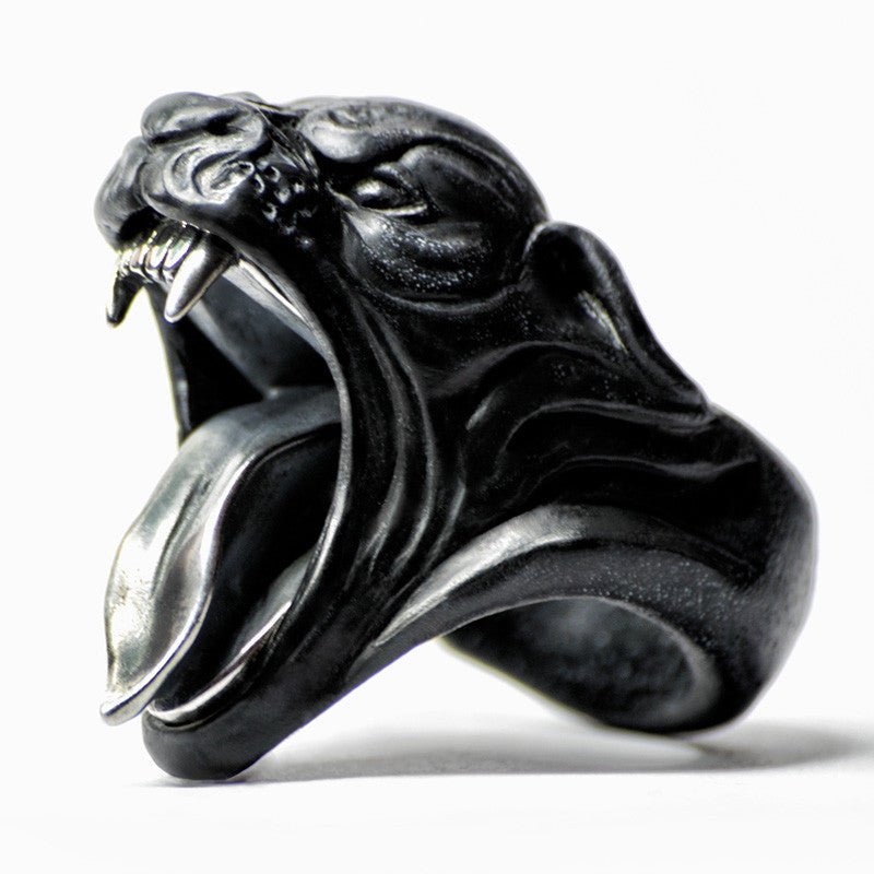 Panther ring - semi profile view - focus on details of panther's head