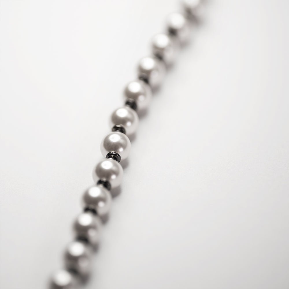 Pearl Choker close-up, focus on pearls