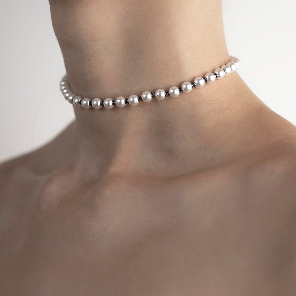 Pearl Choker on a female model close-up