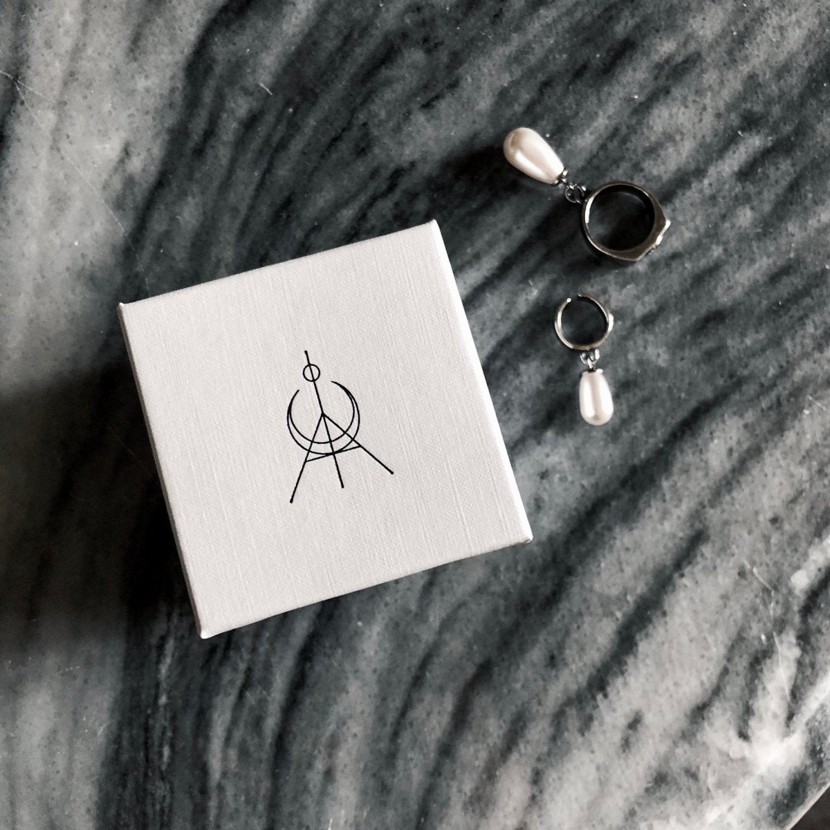 PEARL DROP EAR CUFF - Macabre Gadgets Store