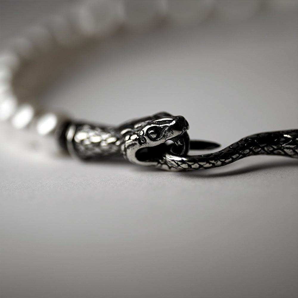 PEARL SNAKE NECKLACE - Macabre Gadgets Store