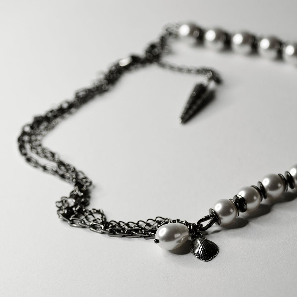 PEARLS & CHAINS NECKLACE - Macabre Gadgets Store