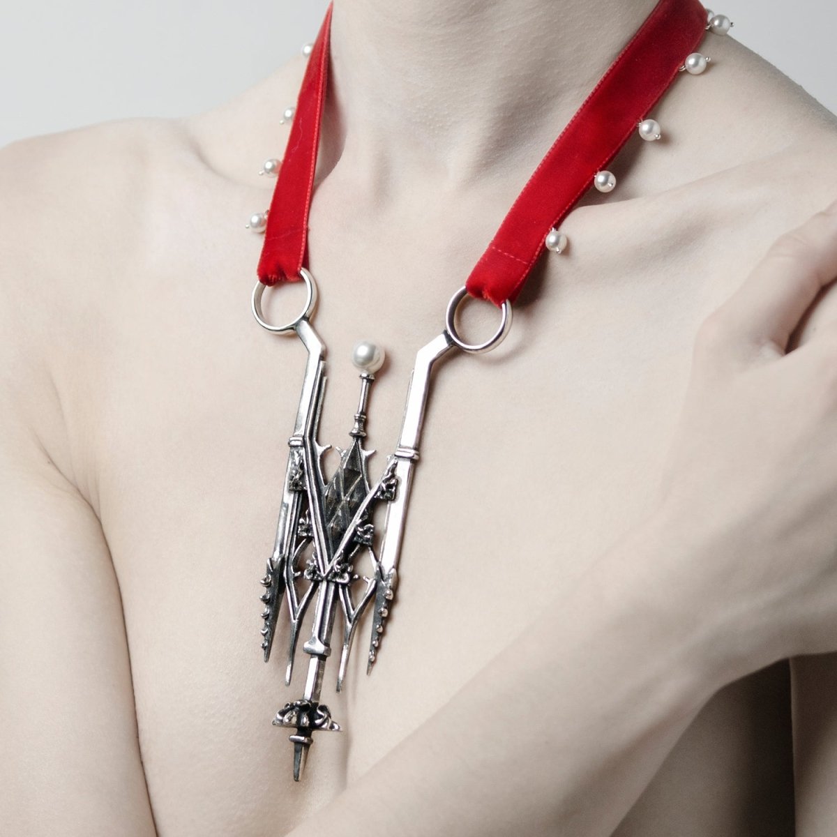 PINNACLE NECKLACE - Macabre Gadgets Store