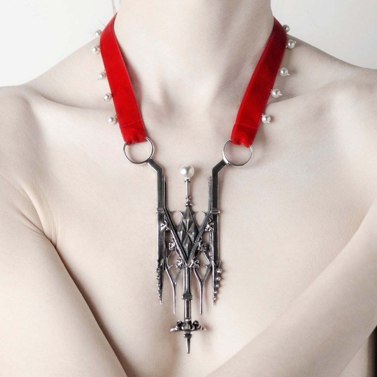 PINNACLE NECKLACE - Macabre Gadgets Store