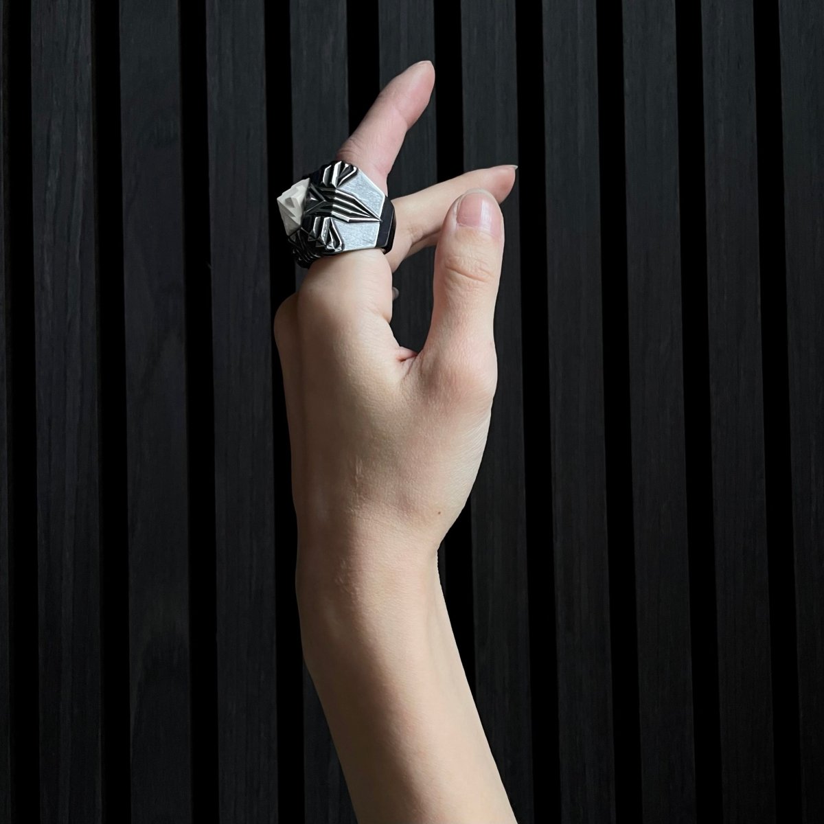 Portal ring - Macabre Gadgets