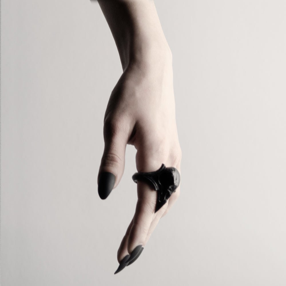 RAVEN SKULL RING - Macabre Gadgets Store