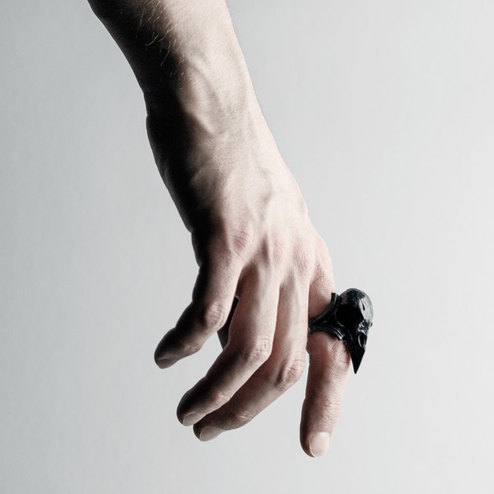 RAVEN SKULL RING - Macabre Gadgets Store