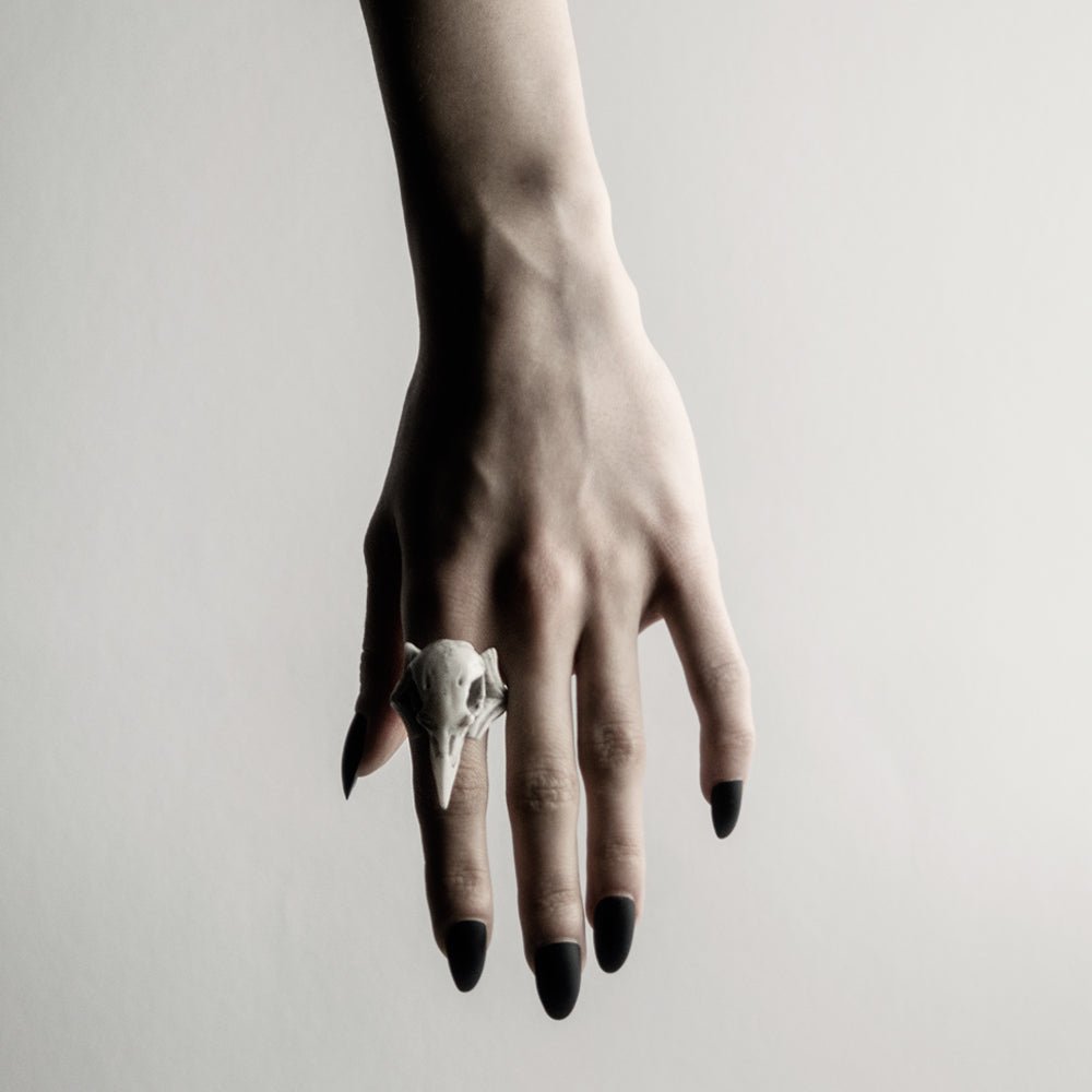 RAVEN SKULL RING - Macabre Gadgets Store