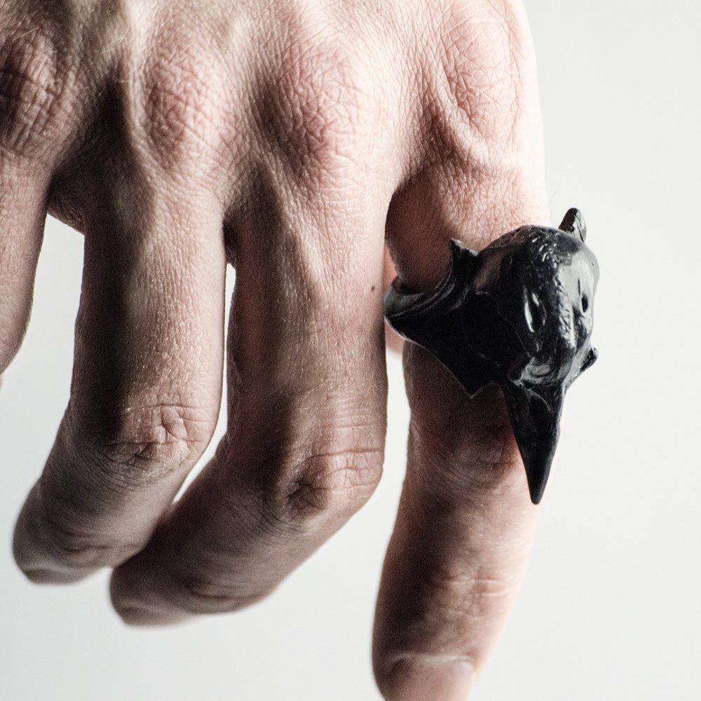 RAVEN SKULL RING - Macabre Gadgets Store