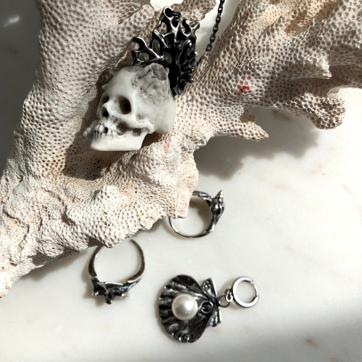 REEF SKULL PENDANT - final sale - Macabre Gadgets