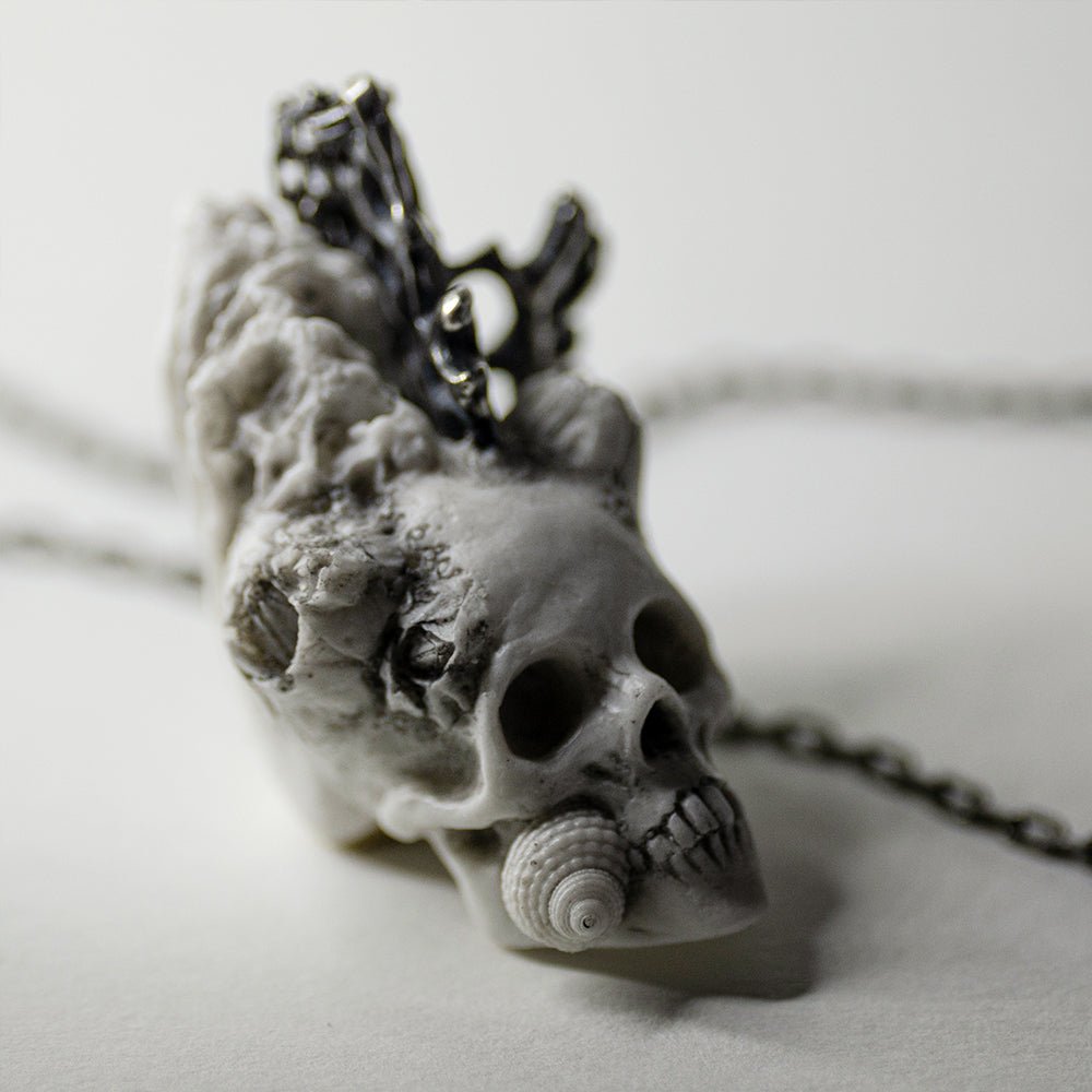 REEF SKULL PENDANT - final sale - Macabre Gadgets