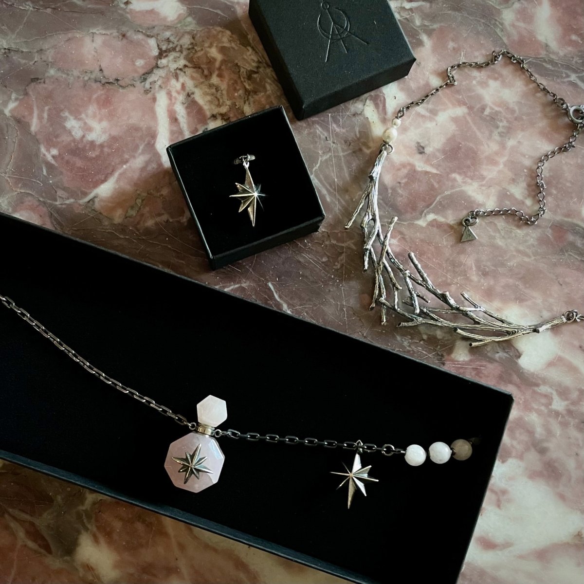 ROSE QUARTZ FLASK CHARM - Macabre Gadgets Store
