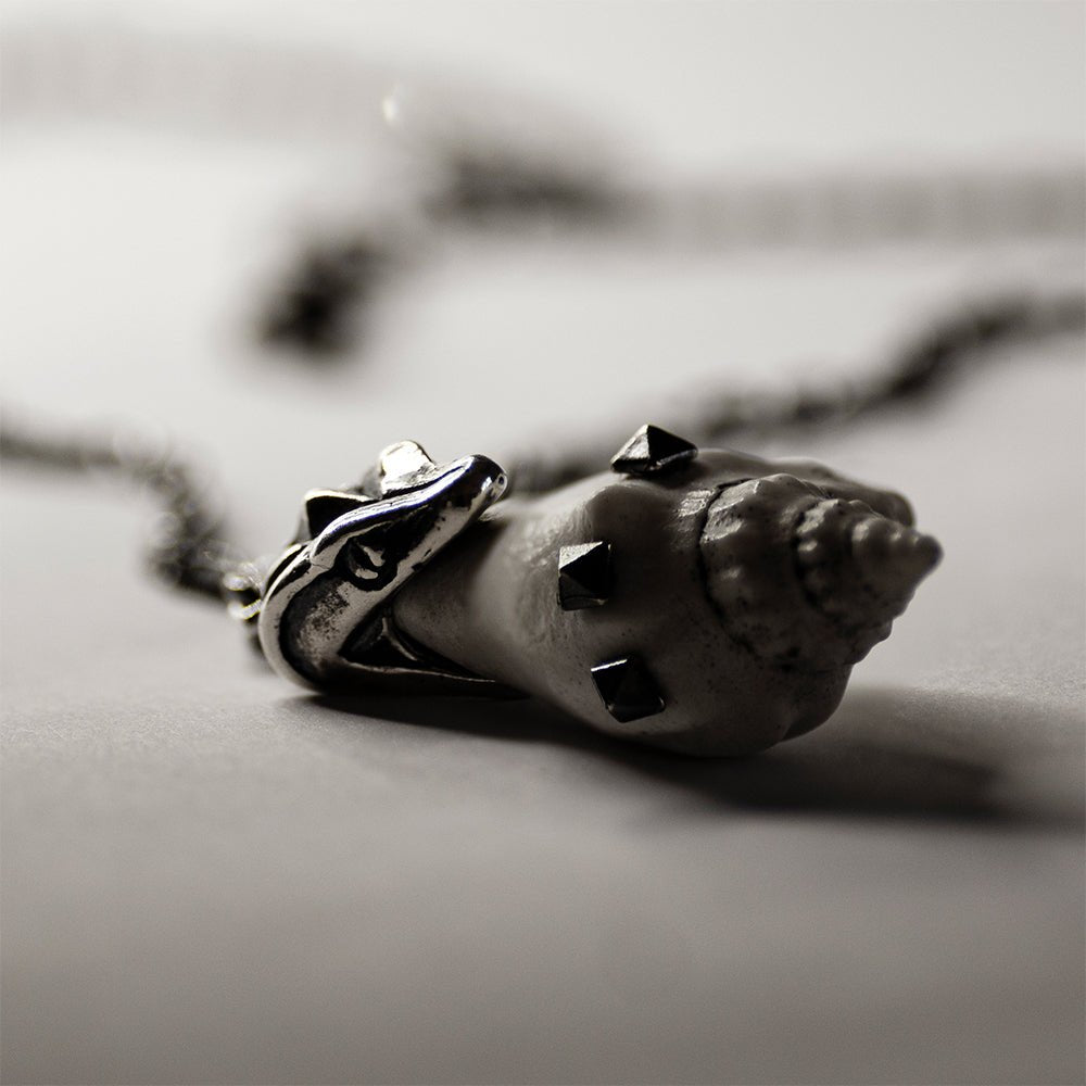 SEA SNAKE PENDANT - Macabre Gadgets Store