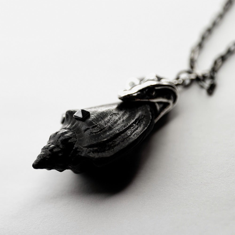 SEA SNAKE PENDANT - Macabre Gadgets Store