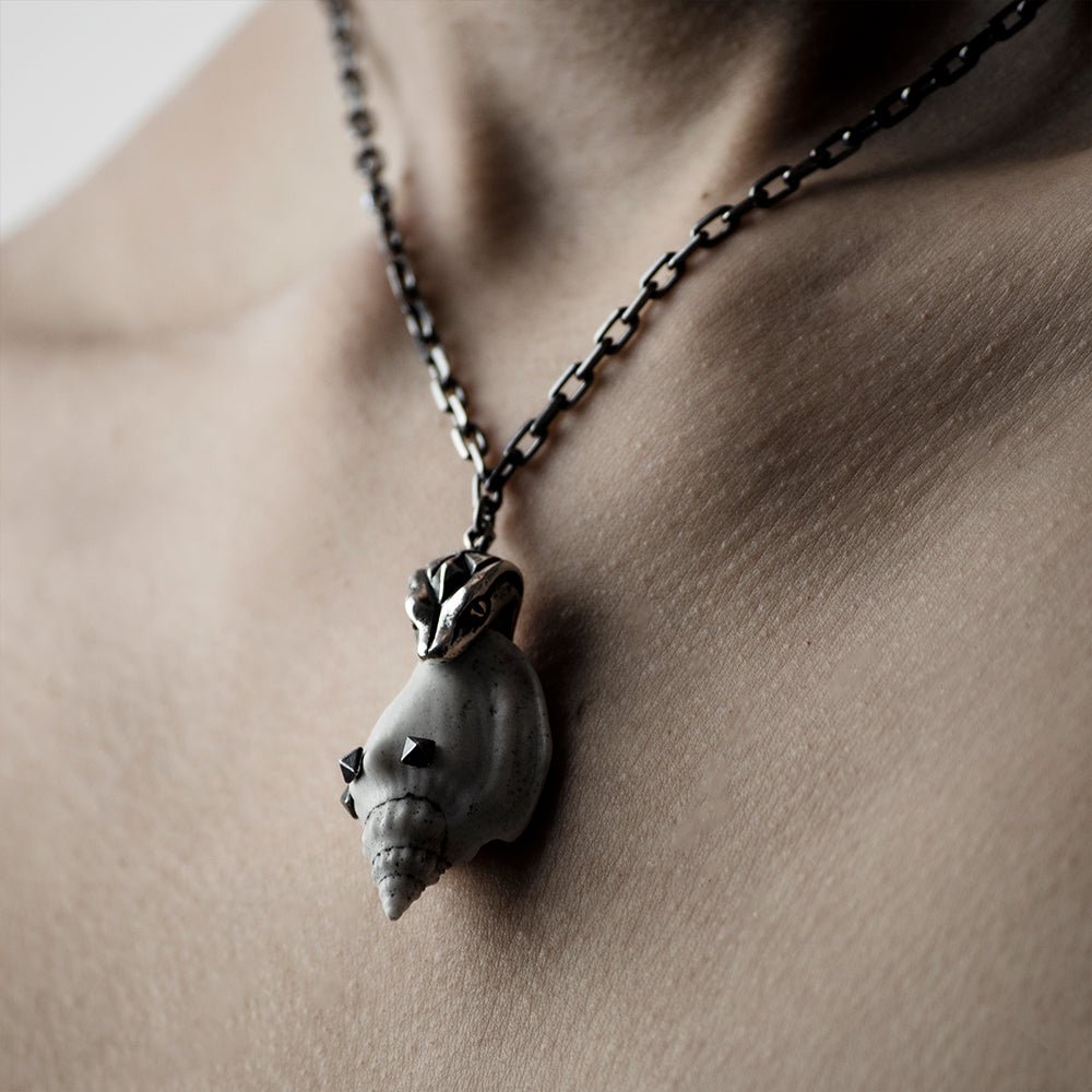 SEA SNAKE PENDANT - Macabre Gadgets Store
