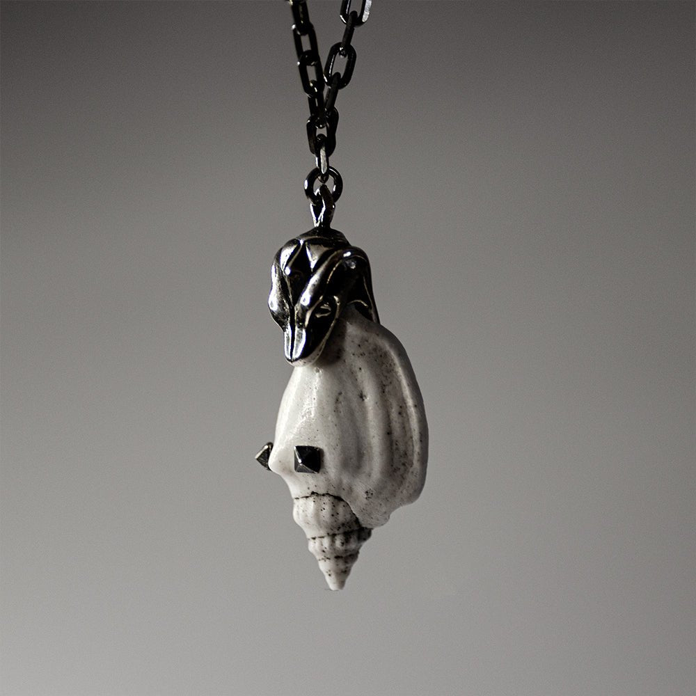 SEA SNAKE PENDANT - Macabre Gadgets Store