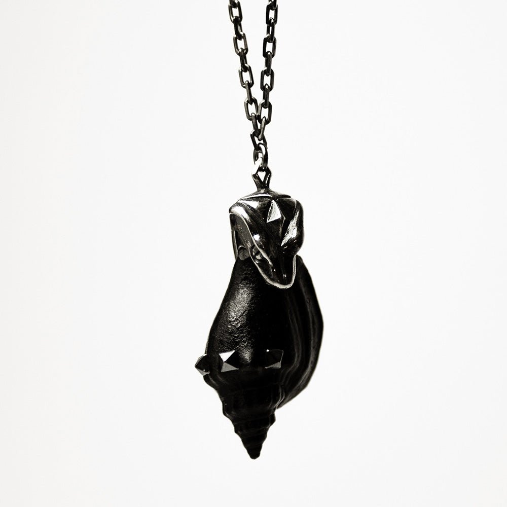 SEA SNAKE PENDANT - Macabre Gadgets Store