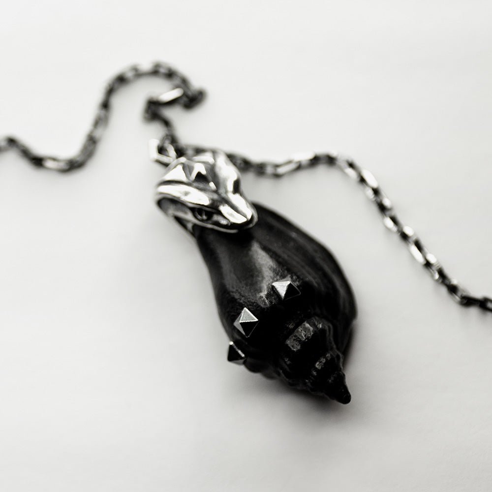 SEA SNAKE PENDANT - Macabre Gadgets Store