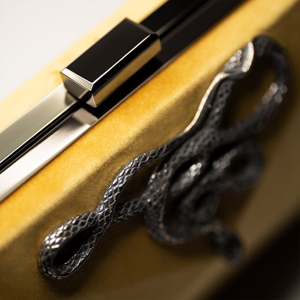SERPENT CLUTCH - Macabre Gadgets Store
