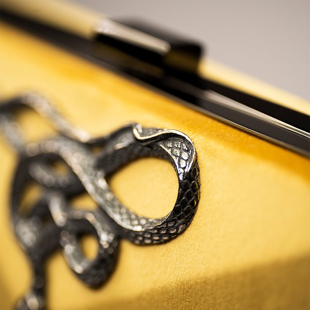 SERPENT CLUTCH - Macabre Gadgets Store