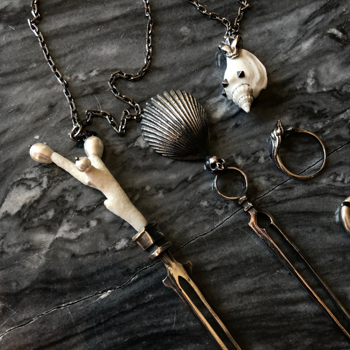 SHELL HAIRPIN - Macabre Gadgets Store