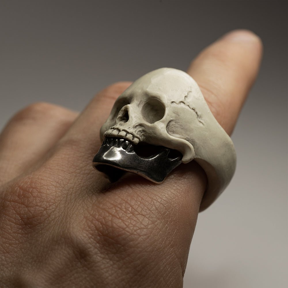 SILVER JAW SKULL RING - Macabre Gadgets Store