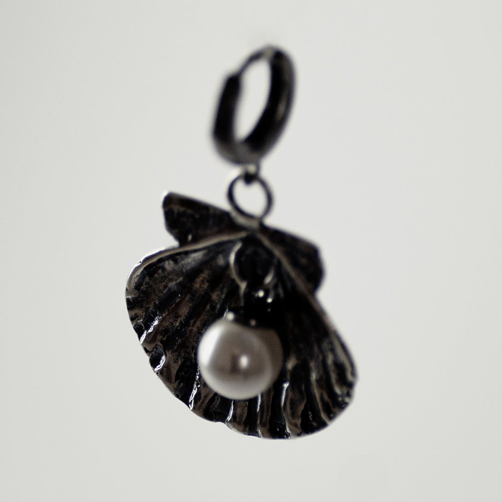 SILVER SHELL EARRING - Macabre Gadgets Store