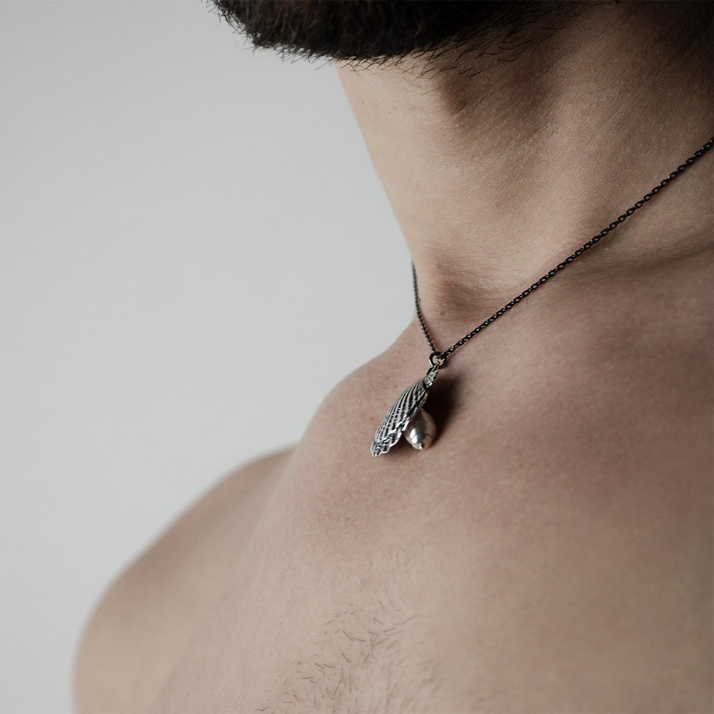 SILVER SHELL PENDANT - Macabre Gadgets Store