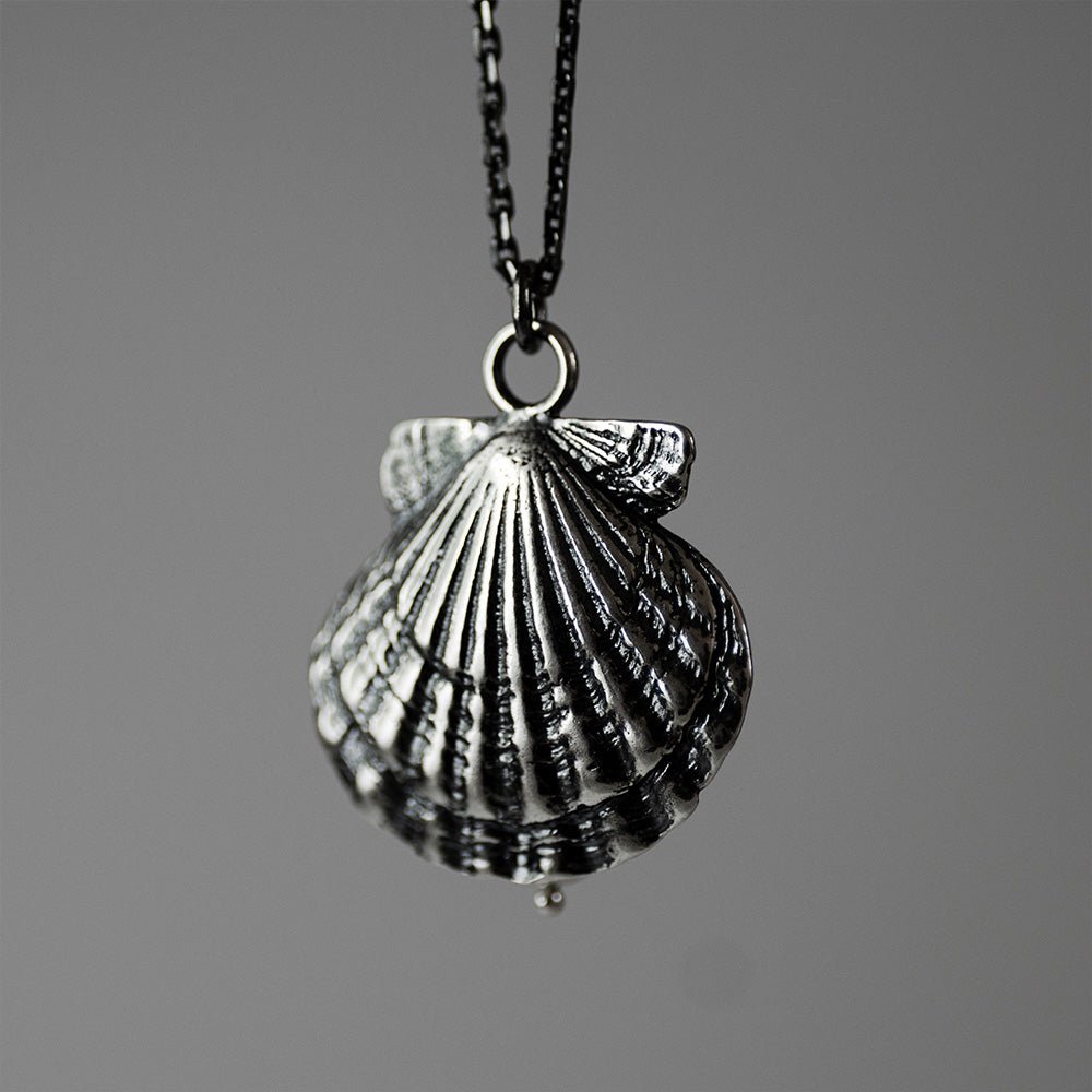 SILVER SHELL PENDANT - Macabre Gadgets Store